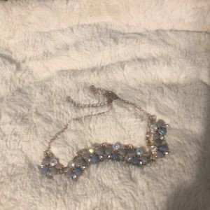 A women’s/girls blue crystal necklace